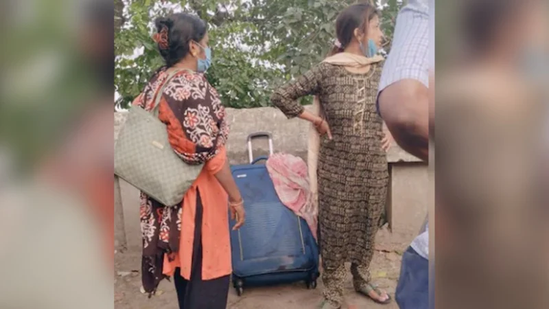 নদীর ঘাটে স্যুটকেসে মিললো রক্তমাখা নারীর মরদেহ